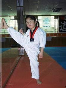跆拳道照片女,挥洒青春汗水  第3张