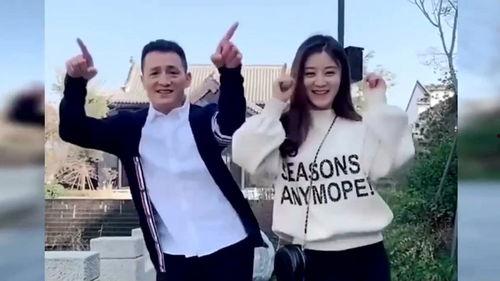 网红跳舞父女,网红父女演绎温馨家庭时光  第3张
